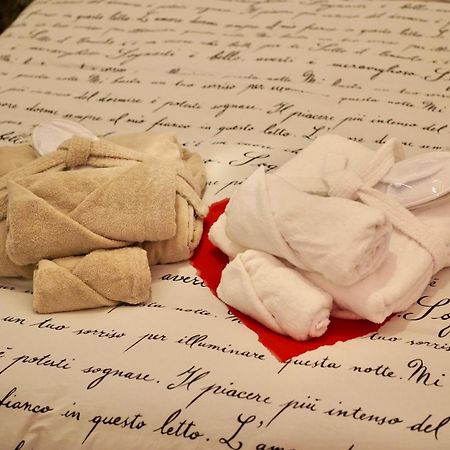 Bed Art Relaxing Suite - Appartamento Con Sauna Love Suite Gallery Сан Бенедето дел Тронто Екстериор снимка