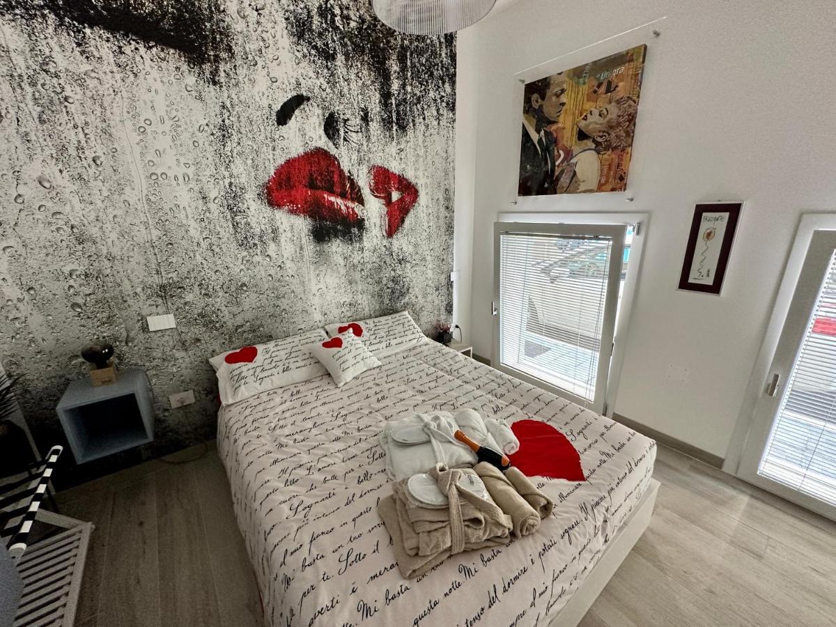Bed Art Relaxing Suite - Appartamento Con Sauna Love Suite Gallery Сан Бенедето дел Тронто Екстериор снимка