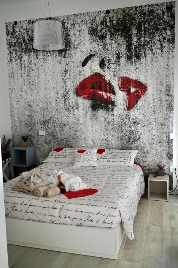 Bed Art Relaxing Suite - Appartamento Con Sauna Love Suite Gallery Сан Бенедето дел Тронто Екстериор снимка
